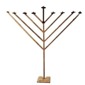 חנוכייה גדולה רצפתית